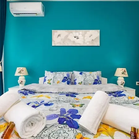 Comfy With Private Parking Апартаменти *