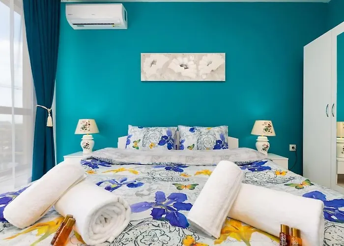 Comfy With Private Parking Apartment *