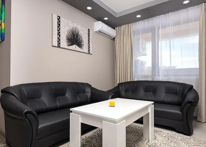 Comfy With Private Parking *