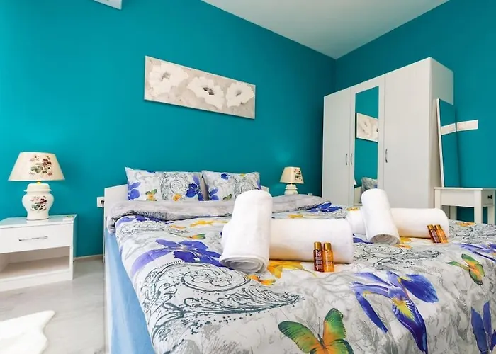 Comfy With Private Parking Apartment *