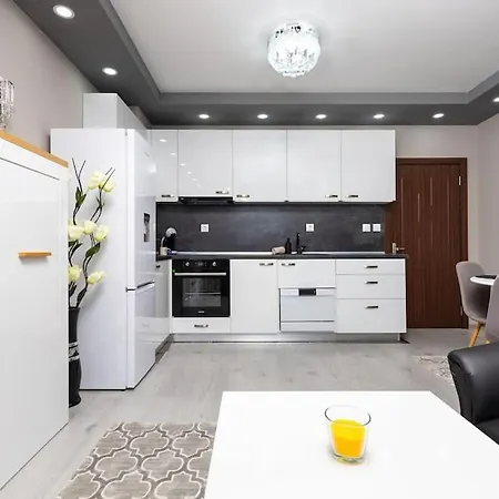 Comfy With Private Parking *