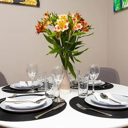 Comfy With Private Parking *